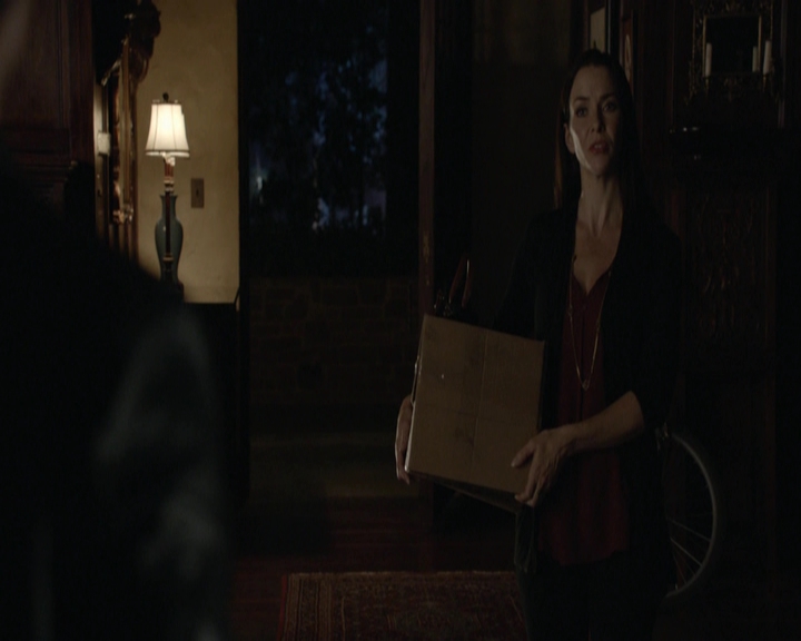 VampireDiariesWorld-dot-nl_7x01DayOneOfTwentyThousandGiveOrTake-deletedscenes0057.jpg