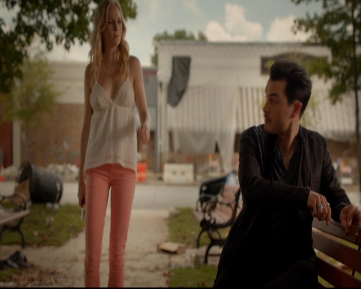 VampireDiariesWorld-dot-nl_7x01DayOneOfTwentyThousandGiveOrTake1553.jpg