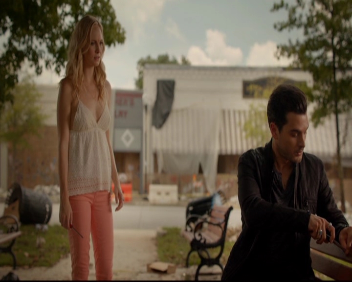 VampireDiariesWorld-dot-nl_7x01DayOneOfTwentyThousandGiveOrTake1554.jpg