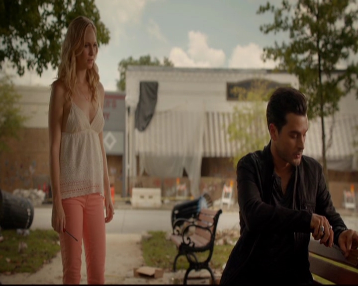 VampireDiariesWorld-dot-nl_7x01DayOneOfTwentyThousandGiveOrTake1555.jpg