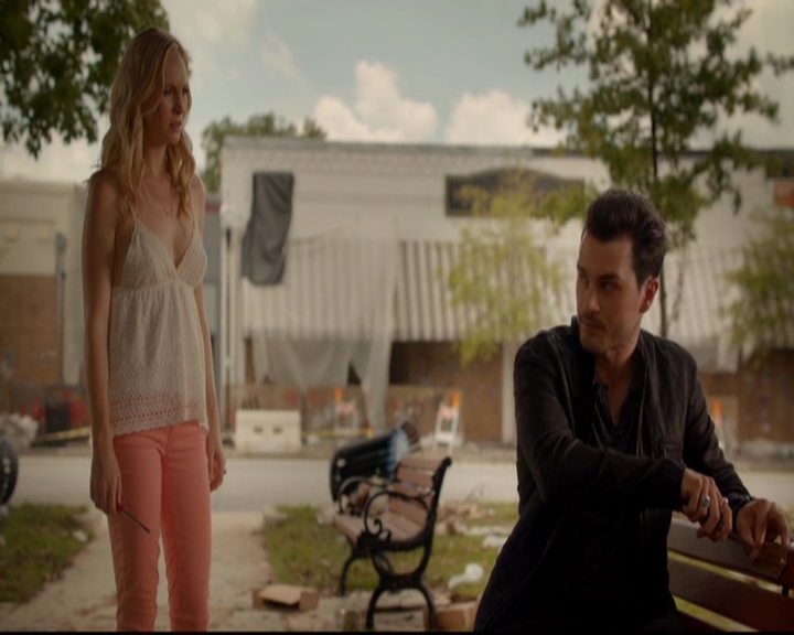 VampireDiariesWorld-dot-nl_7x01DayOneOfTwentyThousandGiveOrTake1557.jpg