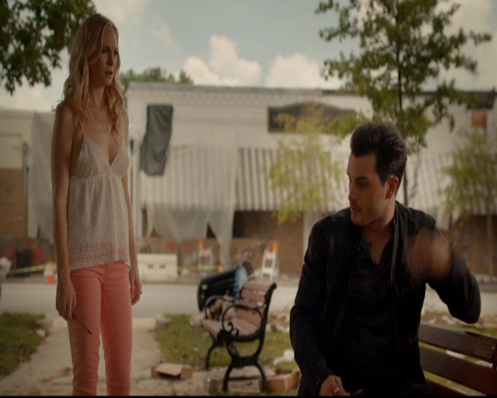 VampireDiariesWorld-dot-nl_7x01DayOneOfTwentyThousandGiveOrTake1558.jpg