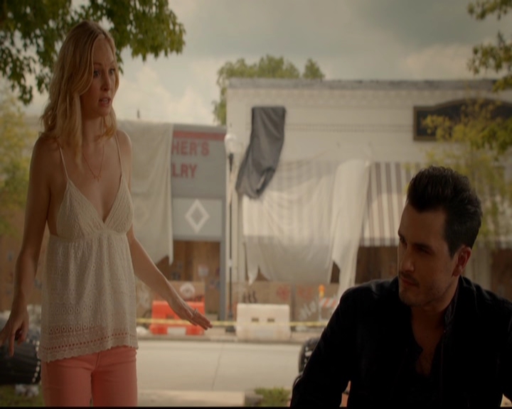 VampireDiariesWorld-dot-nl_7x01DayOneOfTwentyThousandGiveOrTake1577.jpg