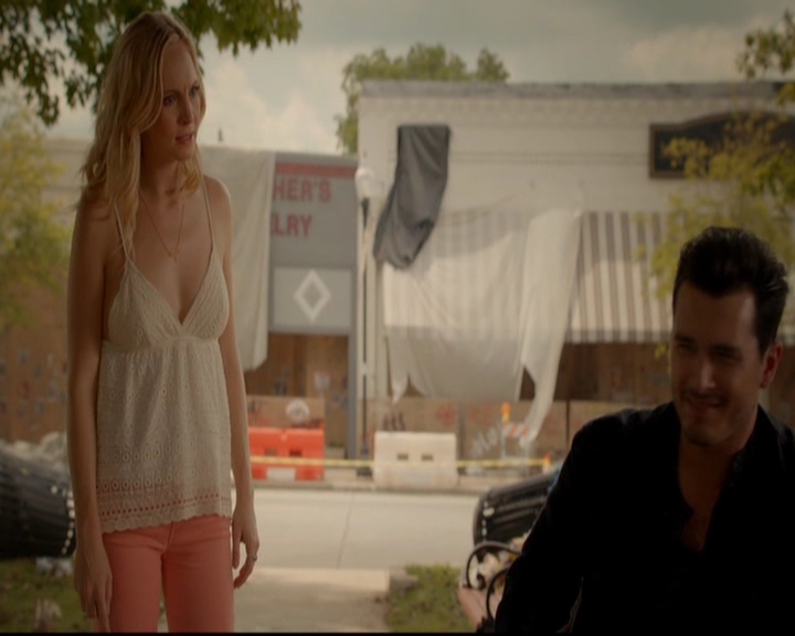 VampireDiariesWorld-dot-nl_7x01DayOneOfTwentyThousandGiveOrTake1580.jpg