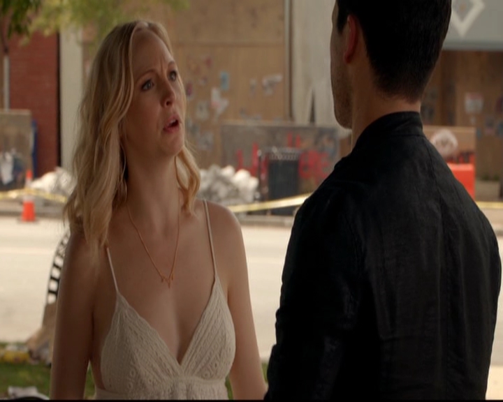 VampireDiariesWorld-dot-nl_7x01DayOneOfTwentyThousandGiveOrTake1584.jpg