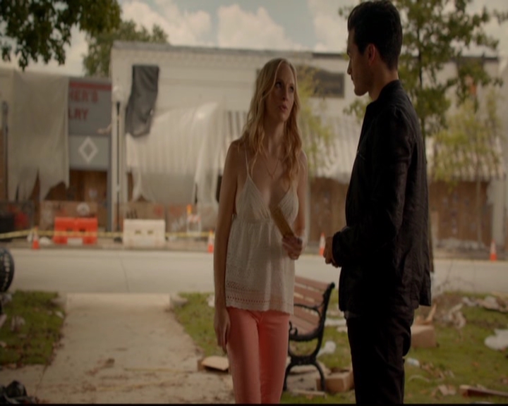 VampireDiariesWorld-dot-nl_7x01DayOneOfTwentyThousandGiveOrTake1598.jpg