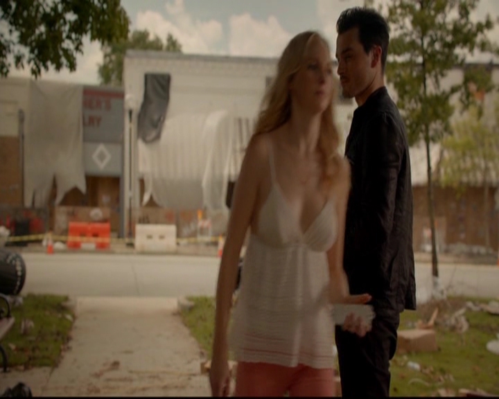 VampireDiariesWorld-dot-nl_7x01DayOneOfTwentyThousandGiveOrTake1599.jpg