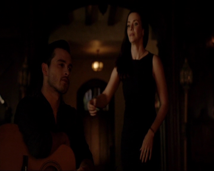 VampireDiariesWorld-dot-nl_7x02NeverLetMeGo2112.jpg