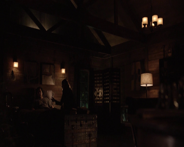 VampireDiariesWorld-dot-nl_7x04ICarryYourHeartWithMe-deletedscenes0018.jpg