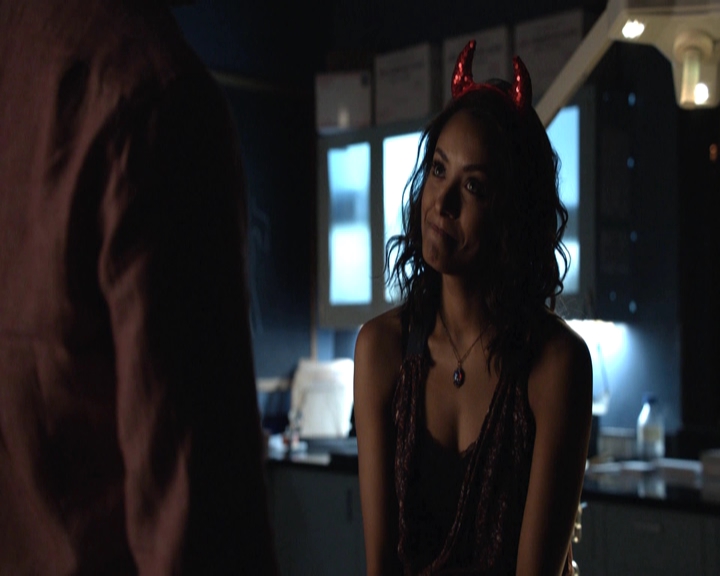 VampireDiariesWorld-dot-nl_7x04ICarryYourHeartWithMe-deletedscenes0106.jpg