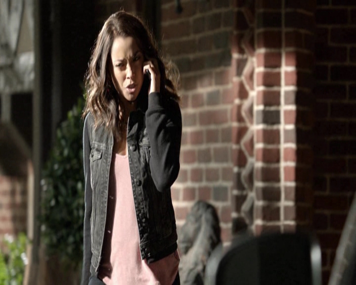 VampireDiariesWorld-dot-nl_7x05LiveThroughThis-deletedscenes0005.jpg