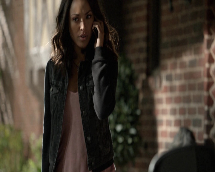 VampireDiariesWorld-dot-nl_7x05LiveThroughThis-deletedscenes0006.jpg