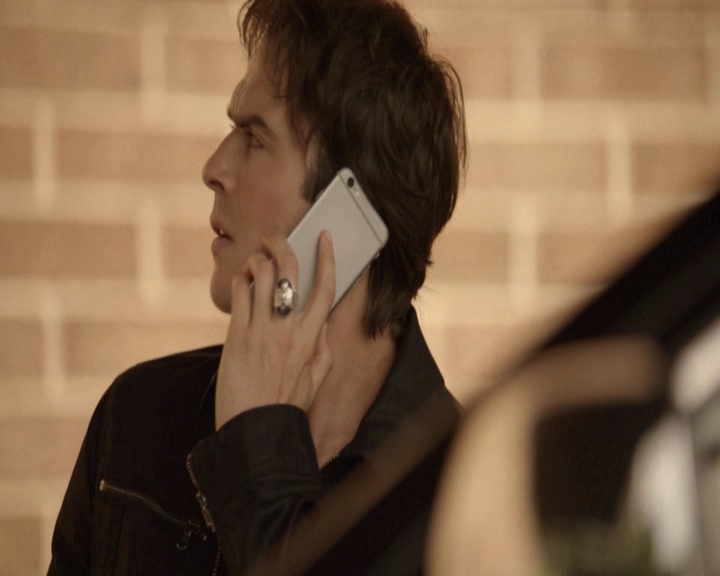 VampireDiariesWorld-dot-nl_7x05LiveThroughThis-deletedscenes0024.jpg