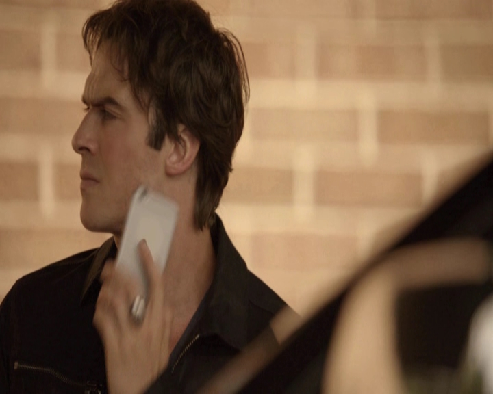 VampireDiariesWorld-dot-nl_7x05LiveThroughThis-deletedscenes0028.jpg