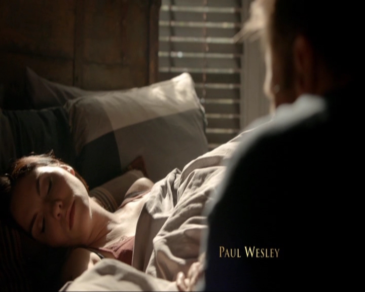 VampireDiariesWorld-dot-nl_7x05LiveThroughThis0103.jpg