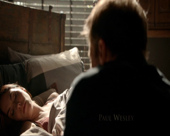 VampireDiariesWorld-dot-nl_7x05LiveThroughThis0104.jpg