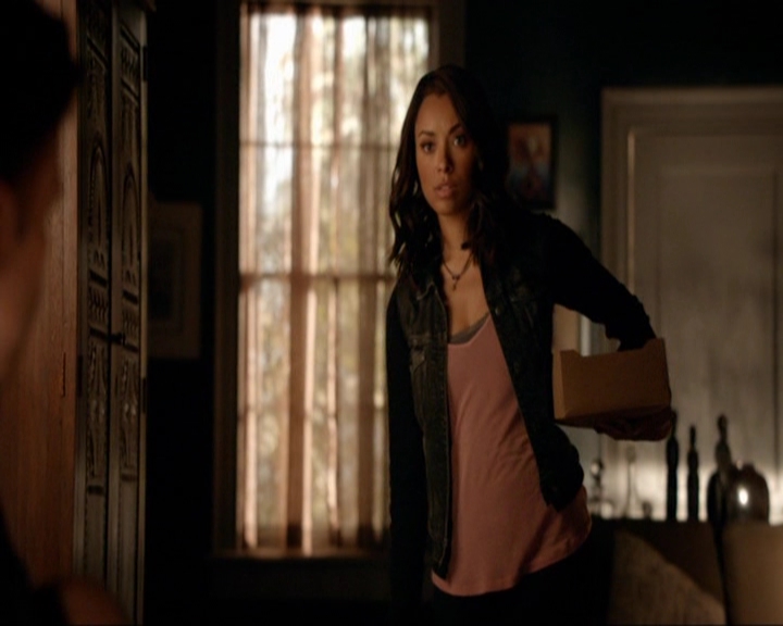 VampireDiariesWorld-dot-nl_7x05LiveThroughThis0108.jpg