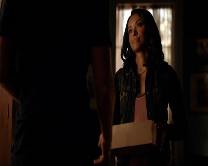 VampireDiariesWorld-dot-nl_7x05LiveThroughThis0126.jpg