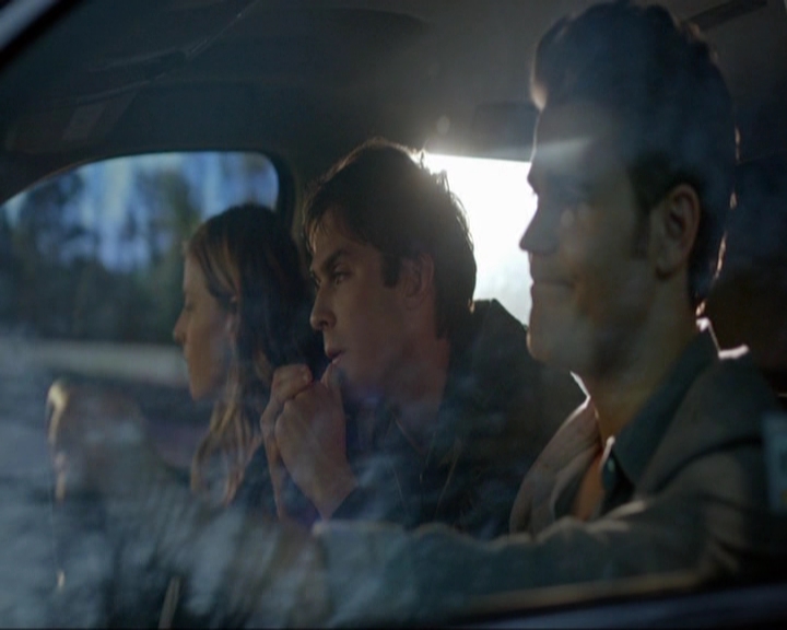 VampireDiariesWorld-dot-nl_7x05LiveThroughThis0606.jpg