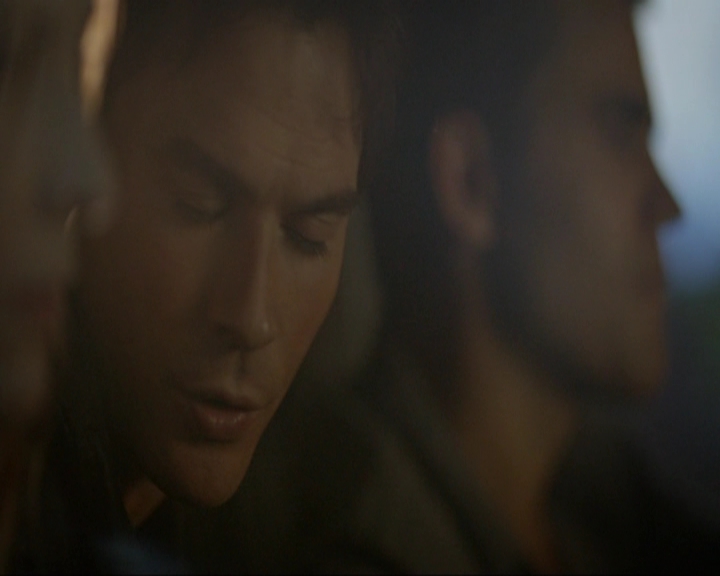 VampireDiariesWorld-dot-nl_7x05LiveThroughThis0617.jpg