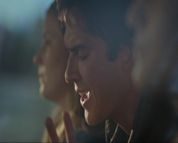 VampireDiariesWorld-dot-nl_7x05LiveThroughThis0621.jpg