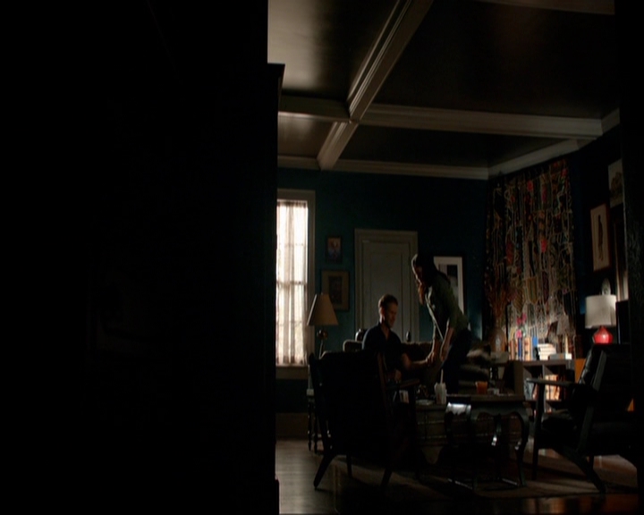 VampireDiariesWorld-dot-nl_7x05LiveThroughThis0724.jpg