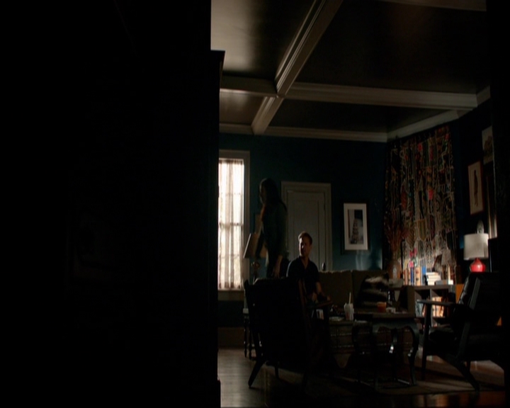 VampireDiariesWorld-dot-nl_7x05LiveThroughThis0725.jpg