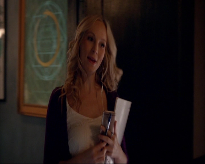 VampireDiariesWorld-dot-nl_7x05LiveThroughThis0731.jpg