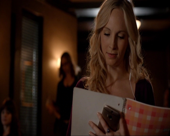 VampireDiariesWorld-dot-nl_7x05LiveThroughThis0745.jpg