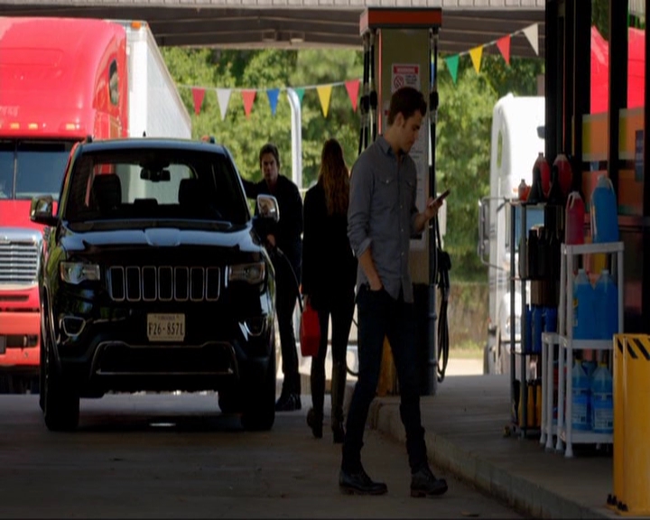 VampireDiariesWorld-dot-nl_7x05LiveThroughThis0796.jpg