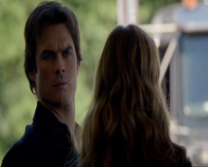 VampireDiariesWorld-dot-nl_7x05LiveThroughThis0820.jpg