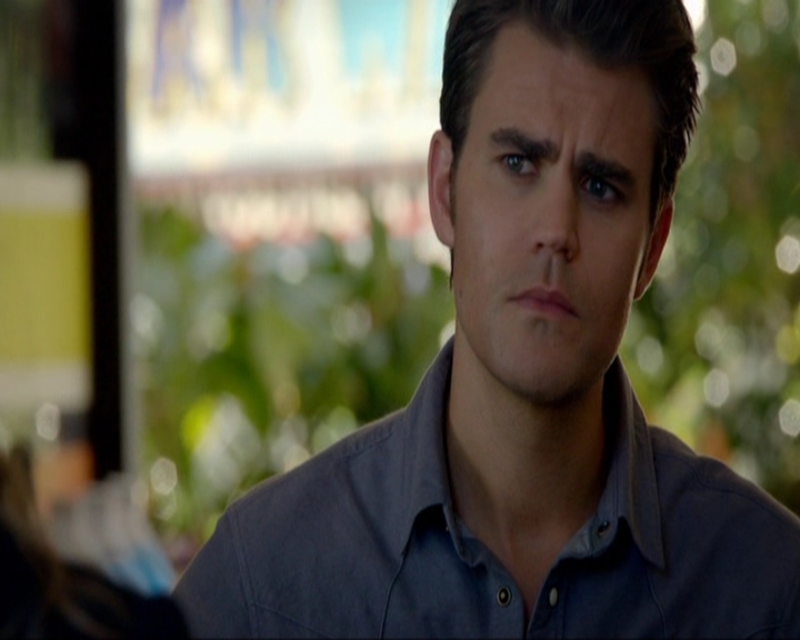 VampireDiariesWorld-dot-nl_7x05LiveThroughThis0821.jpg