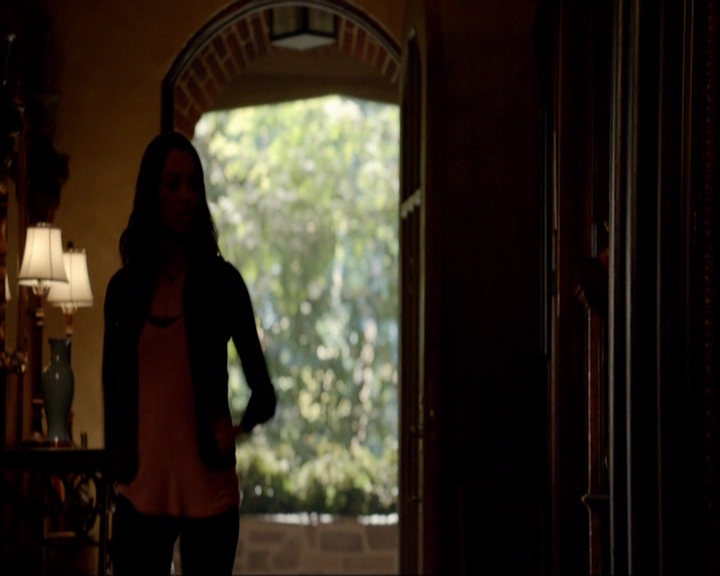 VampireDiariesWorld-dot-nl_7x05LiveThroughThis0826.jpg