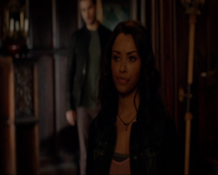 VampireDiariesWorld-dot-nl_7x05LiveThroughThis0828.jpg