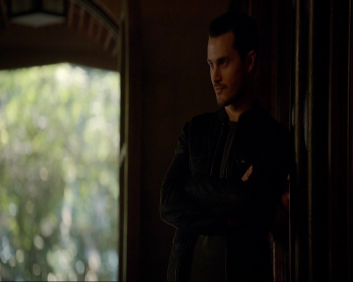 VampireDiariesWorld-dot-nl_7x05LiveThroughThis0833.jpg