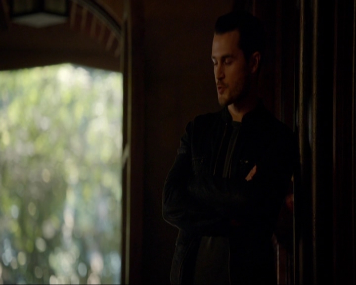 VampireDiariesWorld-dot-nl_7x05LiveThroughThis0834.jpg