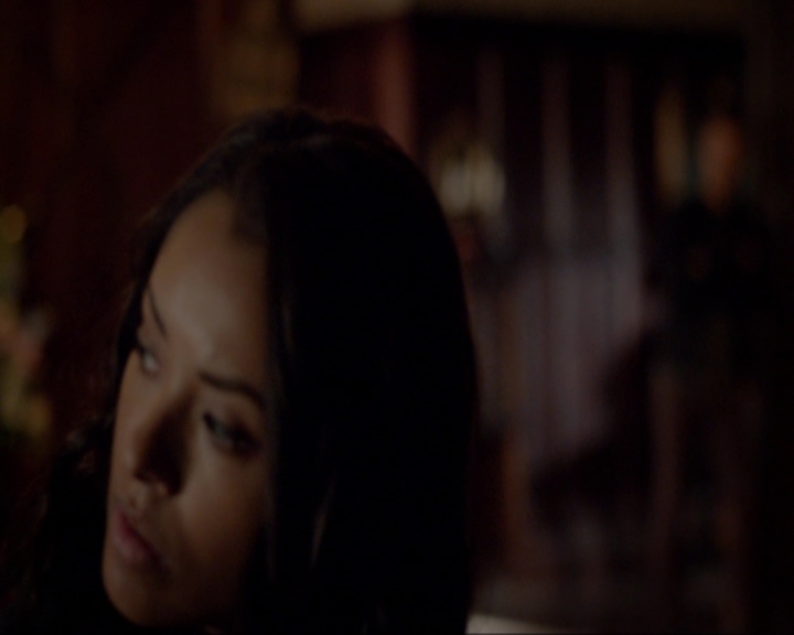 VampireDiariesWorld-dot-nl_7x05LiveThroughThis0836.jpg