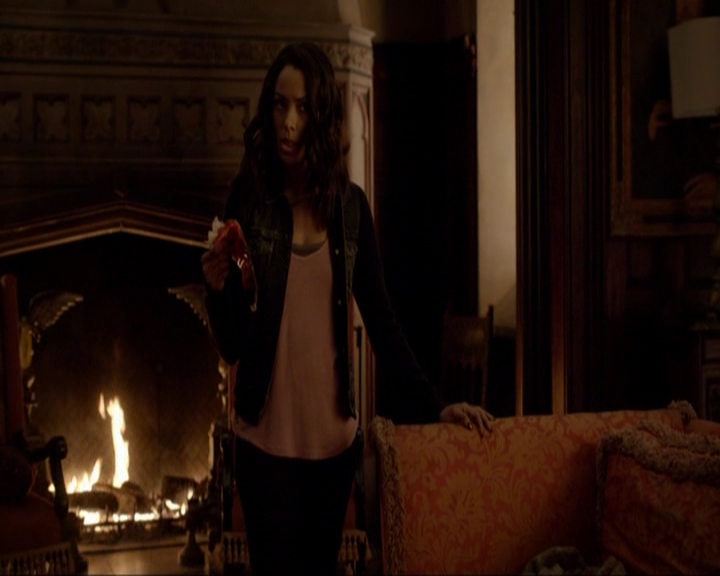 VampireDiariesWorld-dot-nl_7x05LiveThroughThis0858.jpg