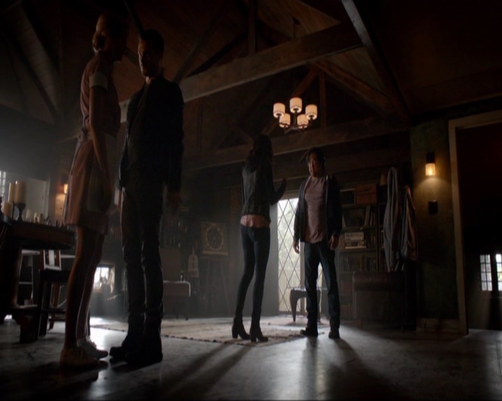 VampireDiariesWorld-dot-nl_7x05LiveThroughThis0899.jpg