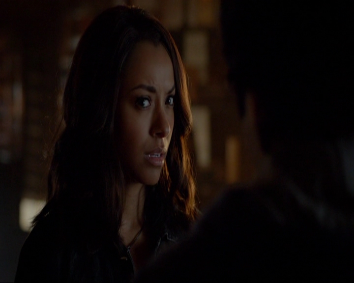 VampireDiariesWorld-dot-nl_7x05LiveThroughThis0909.jpg