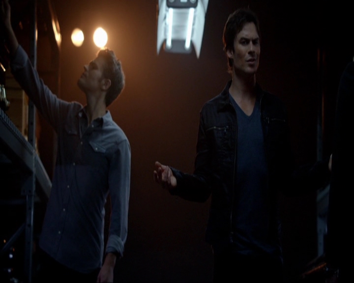 VampireDiariesWorld-dot-nl_7x05LiveThroughThis1001.jpg