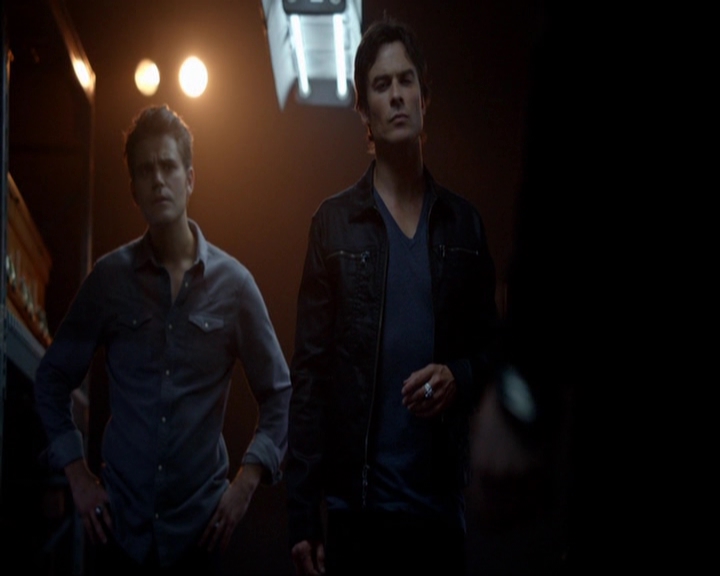 VampireDiariesWorld-dot-nl_7x05LiveThroughThis1021.jpg