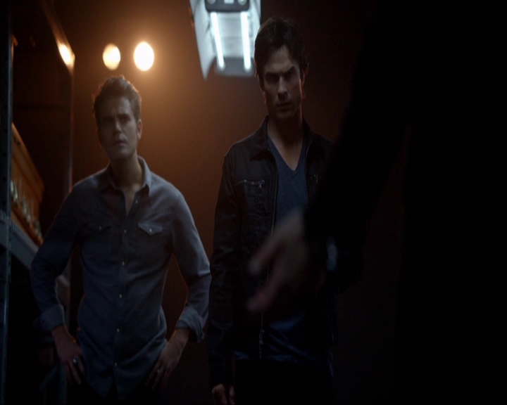 VampireDiariesWorld-dot-nl_7x05LiveThroughThis1022.jpg