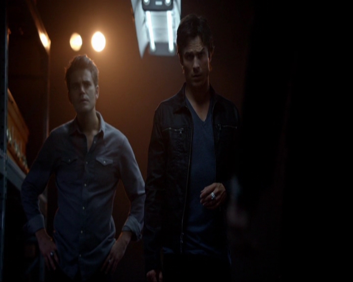 VampireDiariesWorld-dot-nl_7x05LiveThroughThis1023.jpg