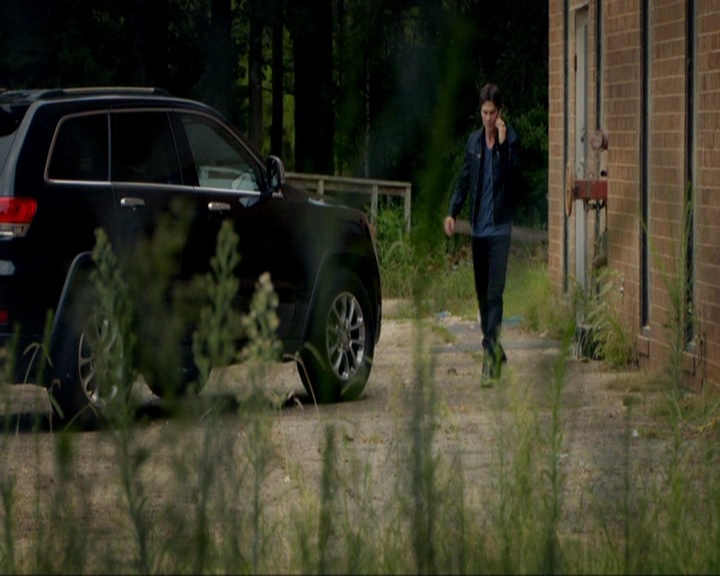 VampireDiariesWorld-dot-nl_7x05LiveThroughThis1036.jpg