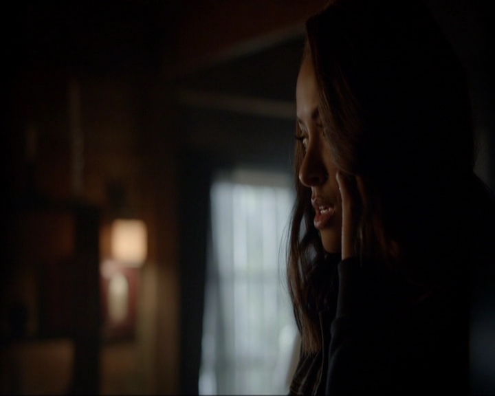 VampireDiariesWorld-dot-nl_7x05LiveThroughThis1061.jpg