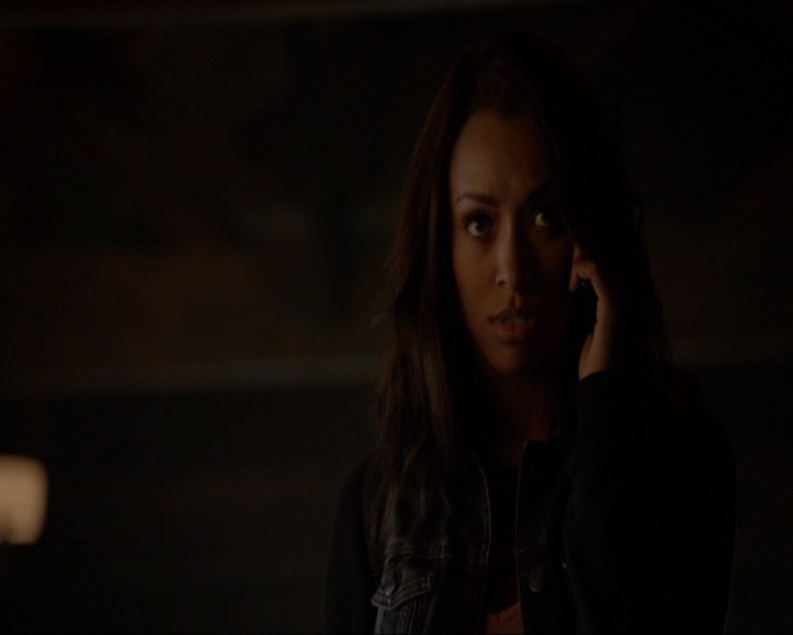 VampireDiariesWorld-dot-nl_7x05LiveThroughThis1066.jpg