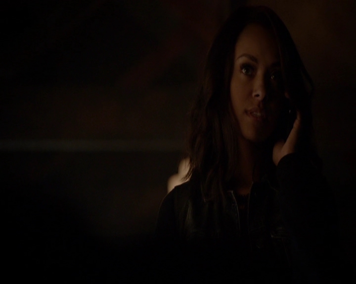 VampireDiariesWorld-dot-nl_7x05LiveThroughThis1078.jpg