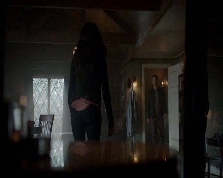 VampireDiariesWorld-dot-nl_7x05LiveThroughThis1092.jpg