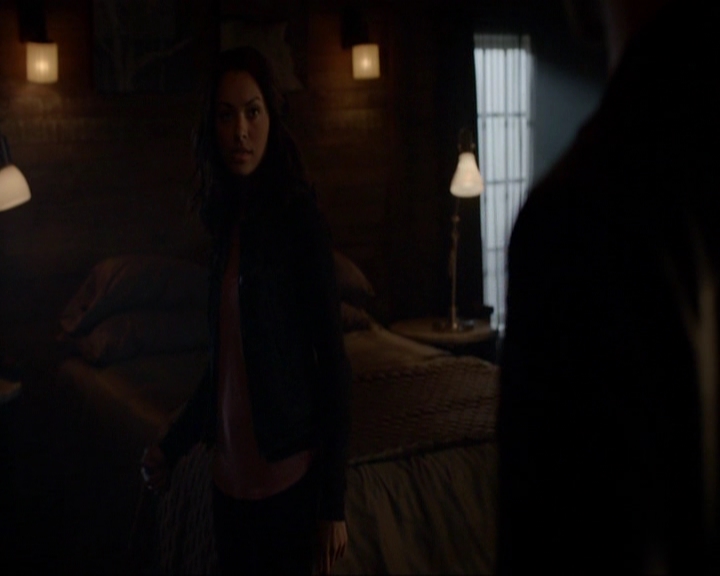 VampireDiariesWorld-dot-nl_7x05LiveThroughThis1093.jpg